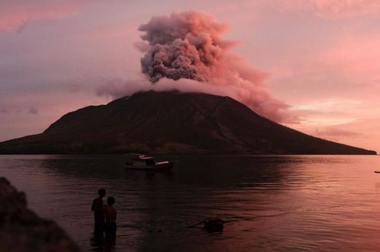 ثوران جديد لبركان روانغ في اندونيسيا