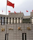 المركزي الصيني يخفض السقف المرجعي لليوان أمام الدولار