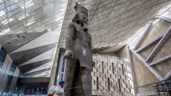 يعود تاريخها لـ3400 عام.. مصر تسترد قطعة أثرية فرعونية مسروقة