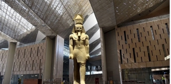 مصر تستعيد رأس تمثال عمره 3400 عام للملك رمسيس