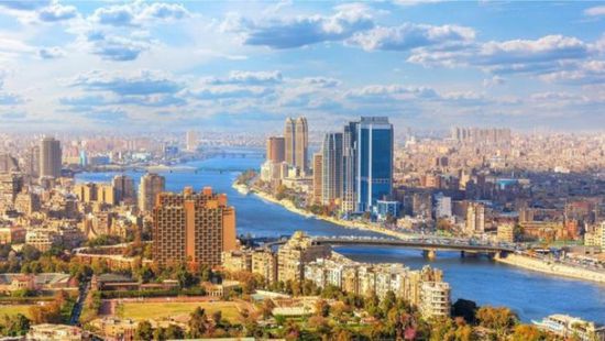 مصر.. إنقاذ سفينة بضائع ضخمة قبل غرقها في قناة السويس