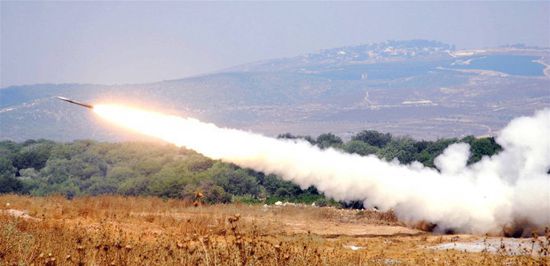 حزب الله يعلن إطلاق عشرات الصواريخ على شمال إسرائيل