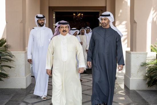 رئيس الإمارات وعاهل البحرين يبحثان العلاقات الأخوية والتطورات الإقليمية