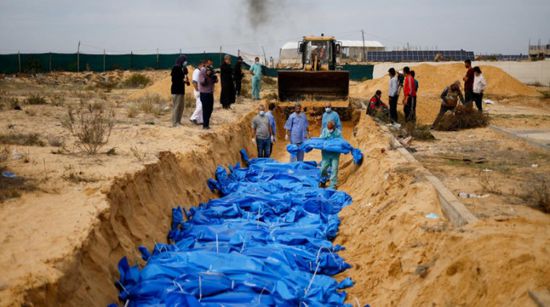 السلطات الفلسطينية تدعو لتحقيق بشأن مقابر جماعية بغزة