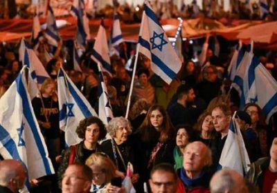 لمطالبته بالتنحي.. متظاهرون يحتجون قرب منزل نتنياهو