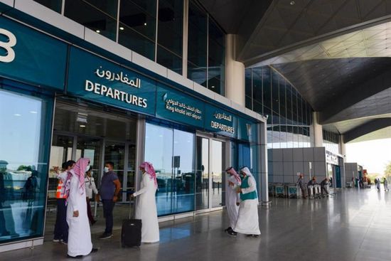 انحراف طائرة بمطار الملك خالد الدولي بالسعودية