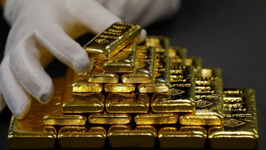 الذهب يتراجع عالميا مع ترقب موقف "الفيدرالي" من الفائدة