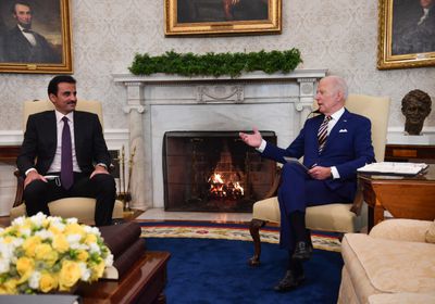 بايدن يبحث مع أمير قطر تطورات الحرب بغزة