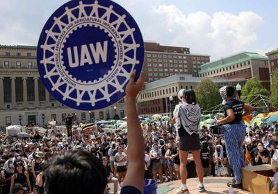 جامعة كولومبيا تهدد بطرد الطلاب الذين يحتلّون أحد مبانيها