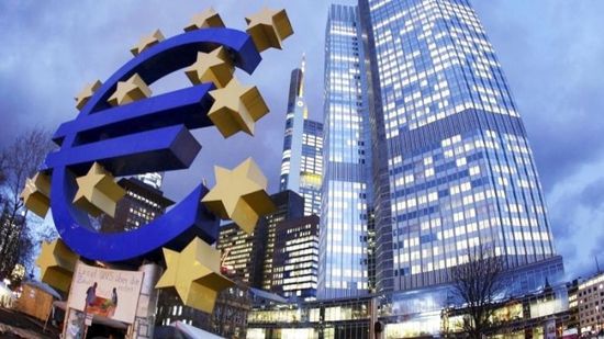 عضو المركزي الأوروبي يدعو لخفض تدريجي لأسعار الفائدة