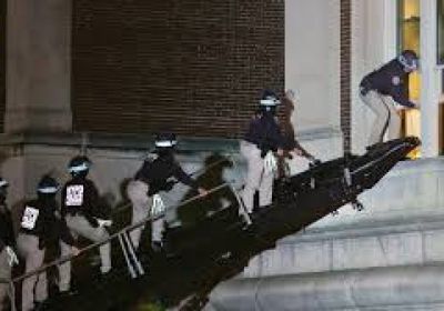 صدامات في جامعات أميركية والشرطة تتدخل