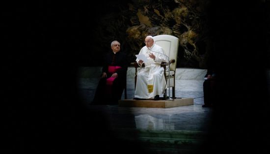 بابا الفاتيكان يندد بتجارة السلاح: من المرعب التربح من الموت