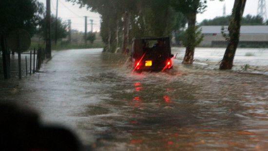 مقتل امرأة في عاصفة ضربت فرنسا خلال الليل