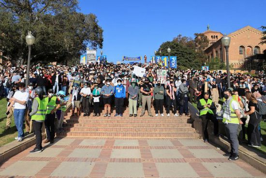 الشرطة تحتشد بمخيم احتجاج مؤيد للفلسطينيين بجامعة كاليفورنيا
