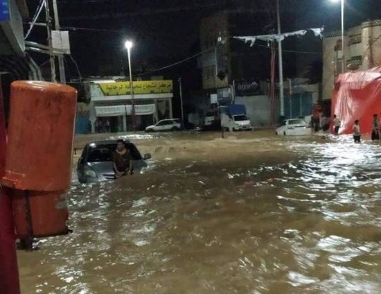 أمطار غزيرة تتحول إلى سيول في الغيضة