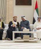 رئيس الإمارات يتلقى برقية تعزية بوفاة طحنون بن محمد من سلطان عمان