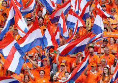 لاعبو فريق هولندي يتبرعون برواتبهم لإنقاذ ناديهم