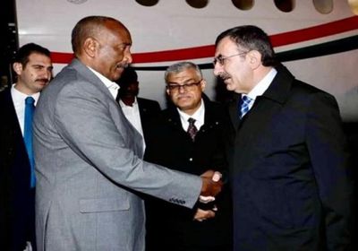 رئيس السيادة السوداني يصل تركيا لتشييع نجله