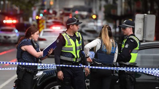 الشرطة الأسترالية تقتل متطرفًا هاجم شخصًا بسكين