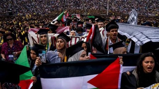 متظاهرون مؤيدون لفلسطين يقتحمون حفل تخرج بجامعة أمريكية