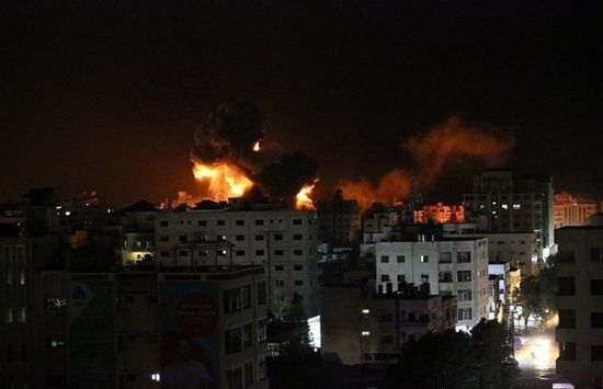 طيران الاحتلال يستهدف بلدة بيت حانون شمالي غزة