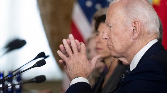 بايدن يهدد إسرائيل ويوقف توريد الأسلحة  