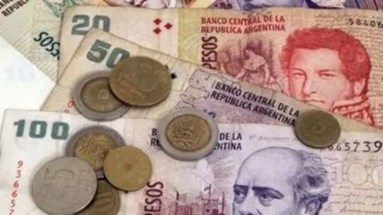 تداول ورقة نقدية بقيمة 10 آلاف بيزو في الأرجنتين