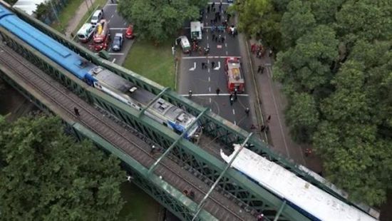 إصابة 30 شخصا إثر تصادم قطارين في الأرجنتين