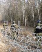 بولندا تلجأ لخنادق دفاعية على الحدود مع روسيا