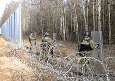 بولندا تلجأ لخنادق دفاعية على الحدود مع روسيا