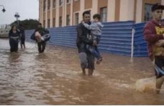 ارتفاع عدد قتلى الفيضانات في البرازيل إلى 126 مع تجدد الأمطار