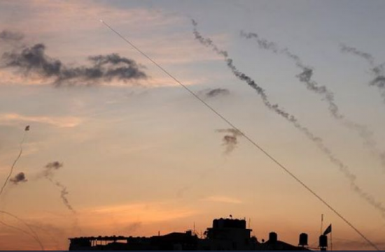 الجيش الإسرائيلي يؤكد أن نحو 300 ألف شخص نزحوا من شرق رفح