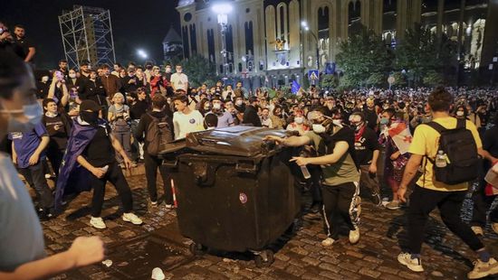 تظاهرات عارمة في جورجيا بسبب قانون "العملاء الأجانب"