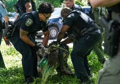 الشرطة الكندية تزيل بالقوة مخيمًا مؤيدًا للفلسطينيين