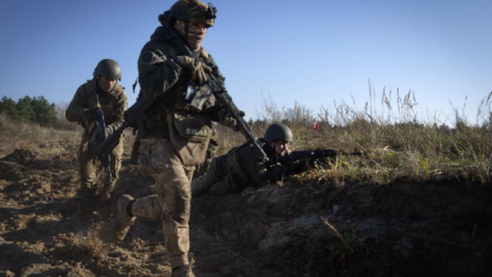 جنرال أسترالي: أوكرانيا ستخسر المزيد من القوات حال عدم تسليم خاركوف