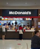 ماكدونالدز تطرح وجبات بـ5 دولارات لجذب المستهلكين الأقل دخلًا