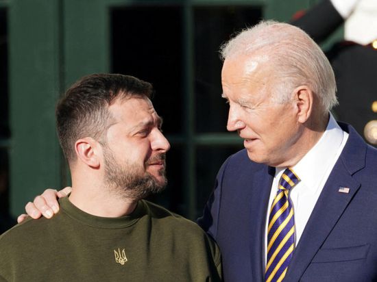 زيلينسكي يشيد بحزمة المساعدات الأمريكية الجديدة