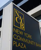 ارتفاع سهم "نيويورك كوميونيتي" بعد بيع محفظة ديون