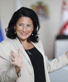 رئيسة جورجيا تستخدم حق النقض ضد مشروع قانون العملاء