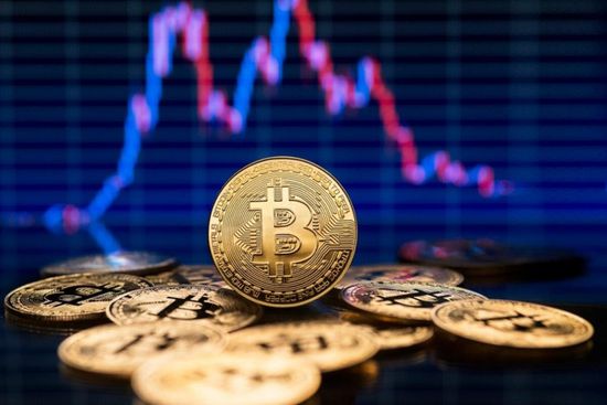 سوق العملات الرقمية يهبط بقيادة بيتكوين