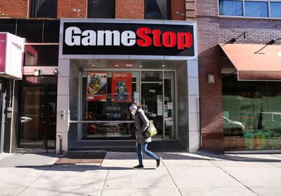 سهما "جيم ستوب" و"إيه إم سي" يتراجعان في وول ستريت