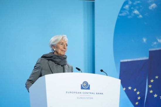 لاغارد تلوح بخفض الفائدة في يونيو لاحتواء التضخم