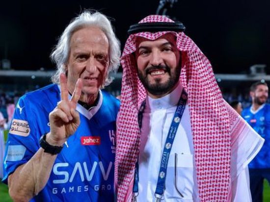 الهلال السعودي يجدد عقد جيسوس موسمًا آخر