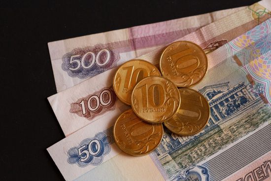 زيادة إيرادات ونفقات الموازنة الروسية وانخفاض العجز