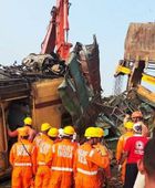 مقتل ‭15‬ وإصابة عشرات جراء تصادم قطارين في شرق الهند