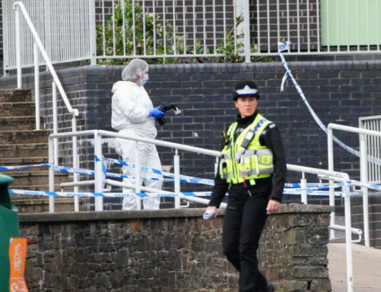 بسبب انتشار حوادث الطعن.. المدارس البريطانية تعيش حالة طوارئ