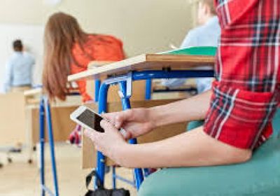 قبرص ستحظر استخدام الهواتف المحمولة في المدارس