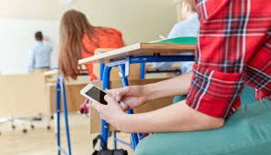 قبرص ستحظر استخدام الهواتف المحمولة في المدارس