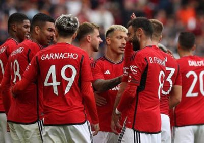 صراع نصراوي اتحاداوي لضم مدافع مانشستر يونايتد