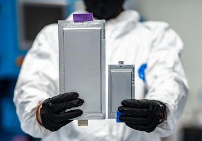 "تي دي كيه" اليابانية تطور بطارية صلبة